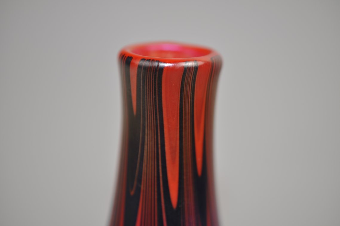 Charles Lotton Red Iridescent Art Glass Vase, photo 3 of 8