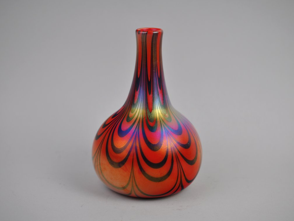 Charles Lotton Red Iridescent Art Glass Vase, photo 2 of 8