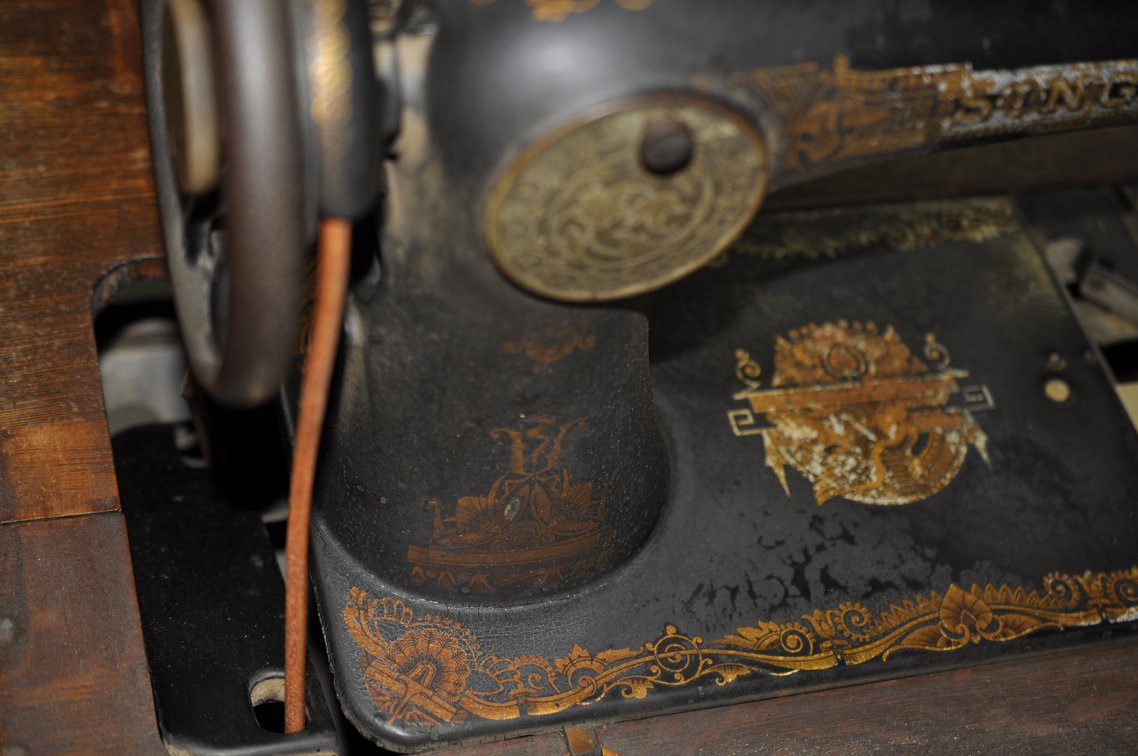 Singer No. 66 Treadle Sewing Machine & Cabinet, photo 31 of 42