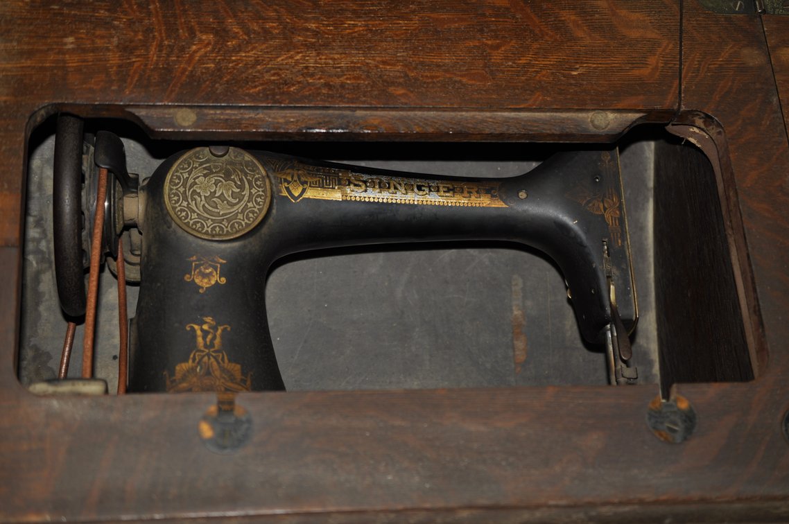 Singer No. 66 Treadle Sewing Machine & Cabinet, photo 33 of 42