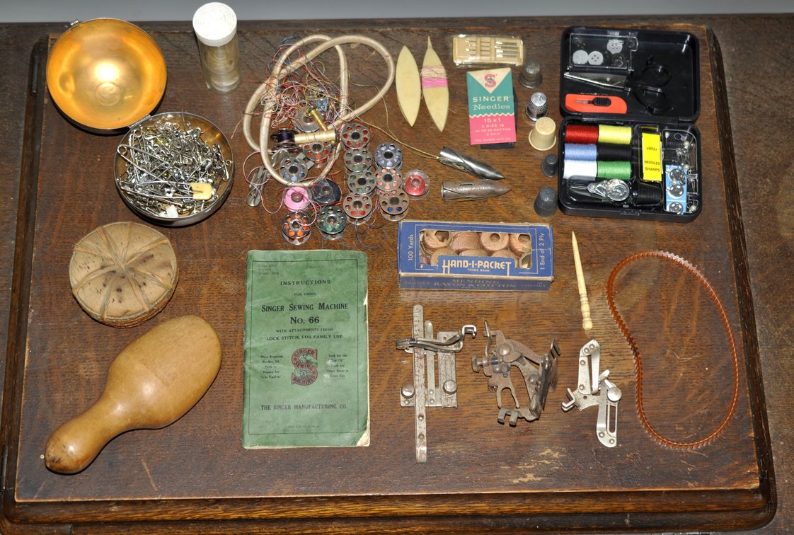 Singer No. 66 Treadle Sewing Machine & Cabinet, photo 34 of 42
