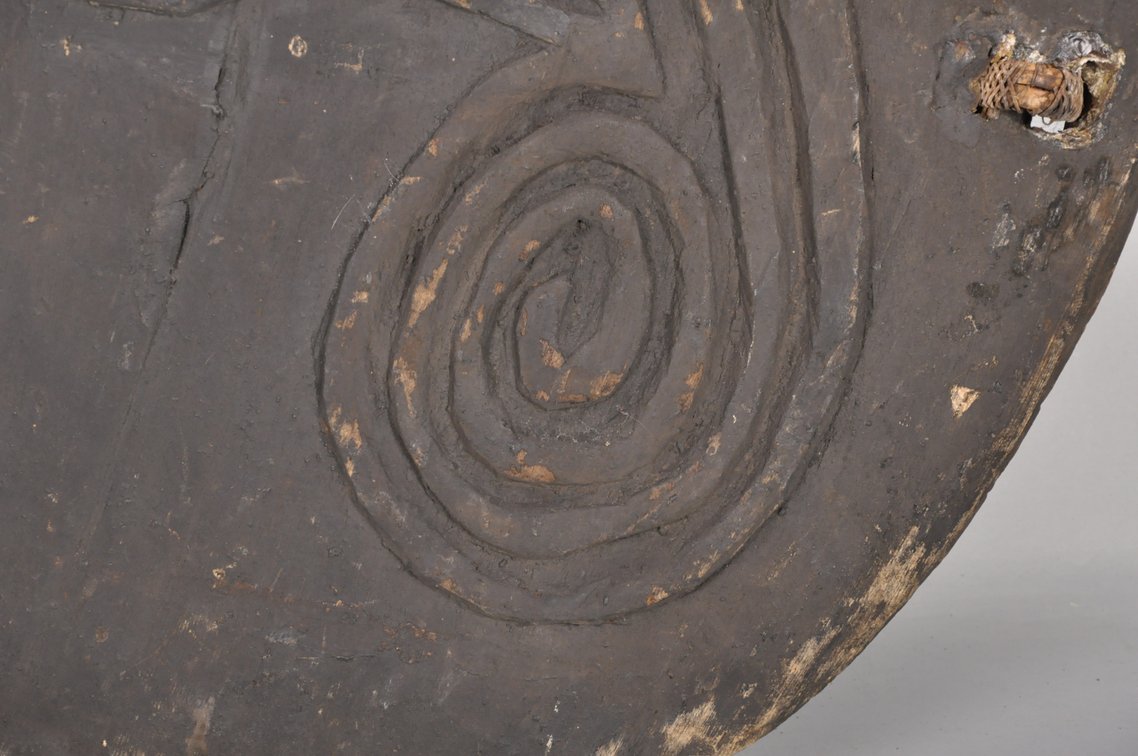 Lumie War Shield, Papua New Guinea, photo 2 of 6