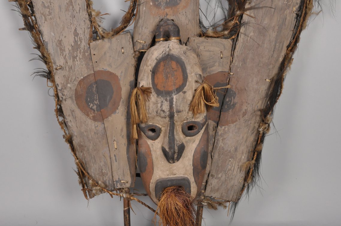 Sepik River Canoe Prow Shield, Papua New Guinea, 19th Century, photo 2 of 8