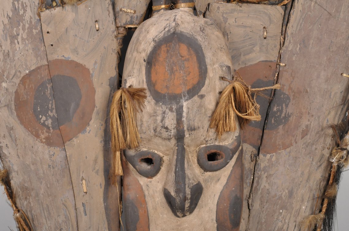 Sepik River Canoe Prow Shield, Papua New Guinea, 19th Century, photo 3 of 8