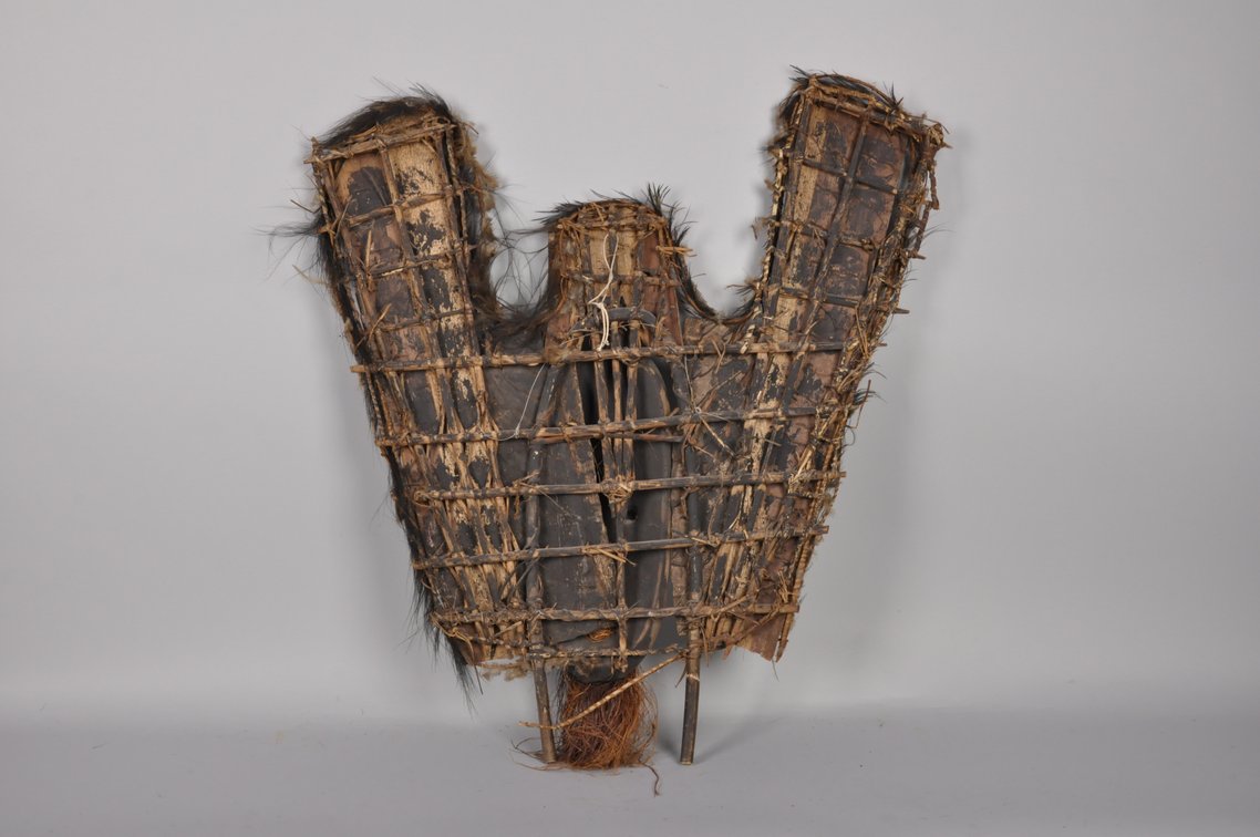 Sepik River Canoe Prow Shield, Papua New Guinea, 19th Century, photo 8 of 8