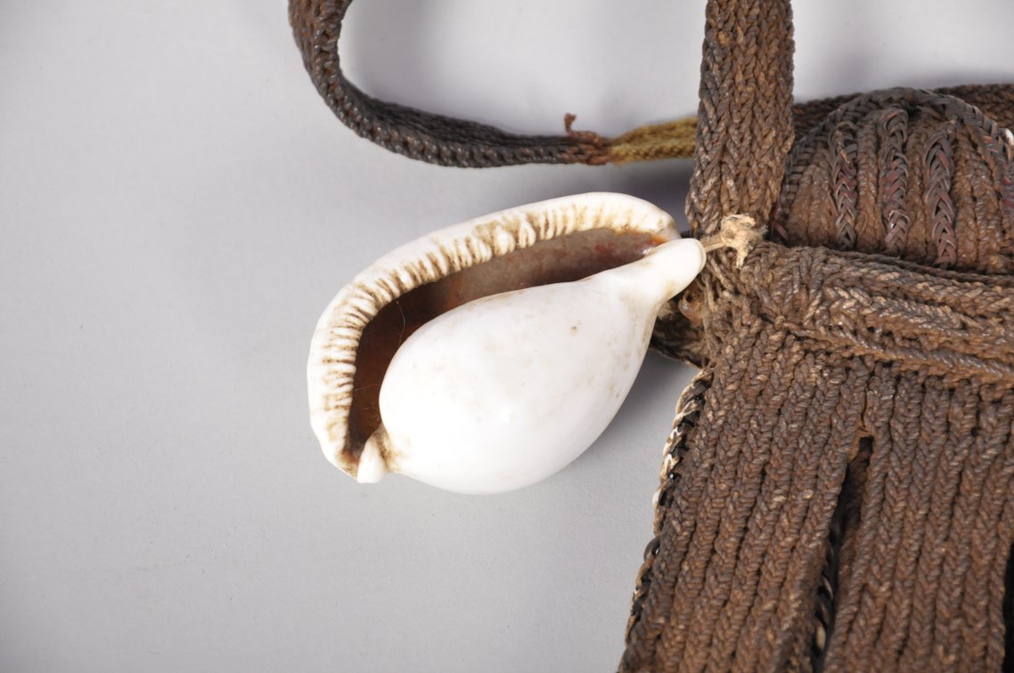 Papua New Guinea Fofana Shell Breast Plate, photo 8 of 14