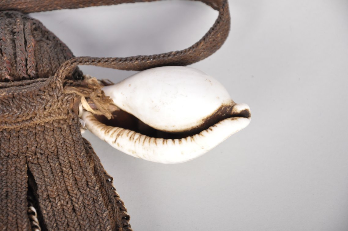 Papua New Guinea Fofana Shell Breast Plate, photo 10 of 14