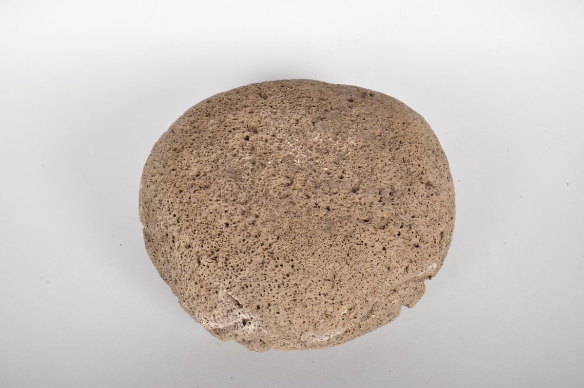 Hawaiian Poho ku'i Palm Stone Bait Mortar Bowl, photo 7 of 7