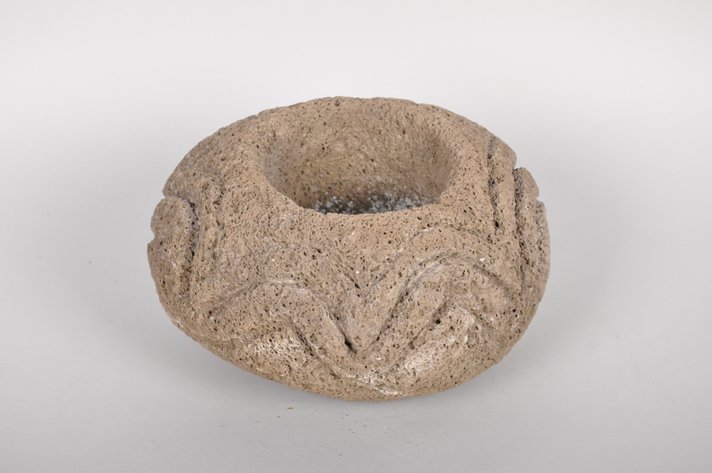 Hawaiian Poho ku'i Palm Stone Bait Mortar Bowl