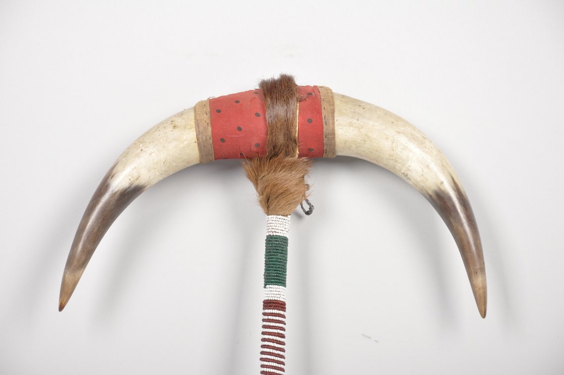 20th century Native American Plains Natives Beaded Horn Club, photo 5 of 9