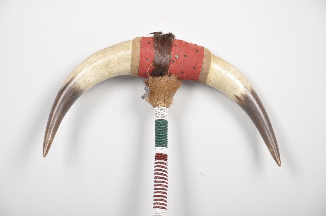20th century Native American Plains Natives Beaded Horn Club, photo 2 of 9