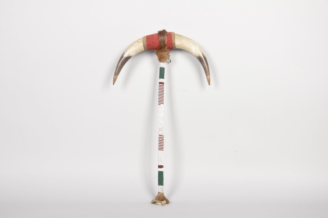 20th century Native American Plains Natives Beaded Horn Club, photo 8 of 9