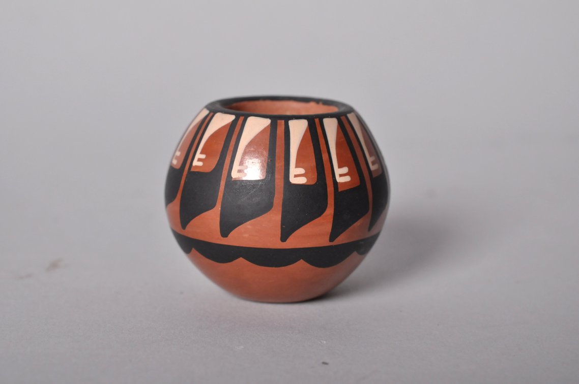 Three Native South West Native American Pots and Vases, photo 5 of 9