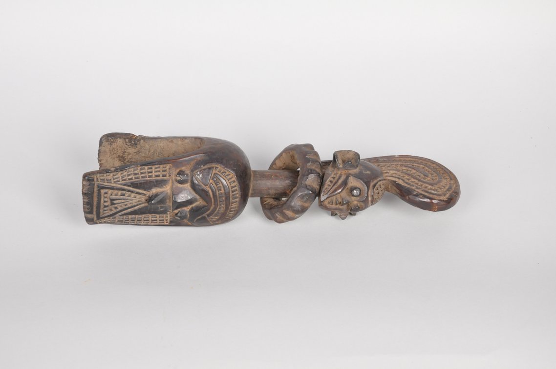 Nigerian Jukan Carved Wooden Shoulder Crest, photo 3 of 8