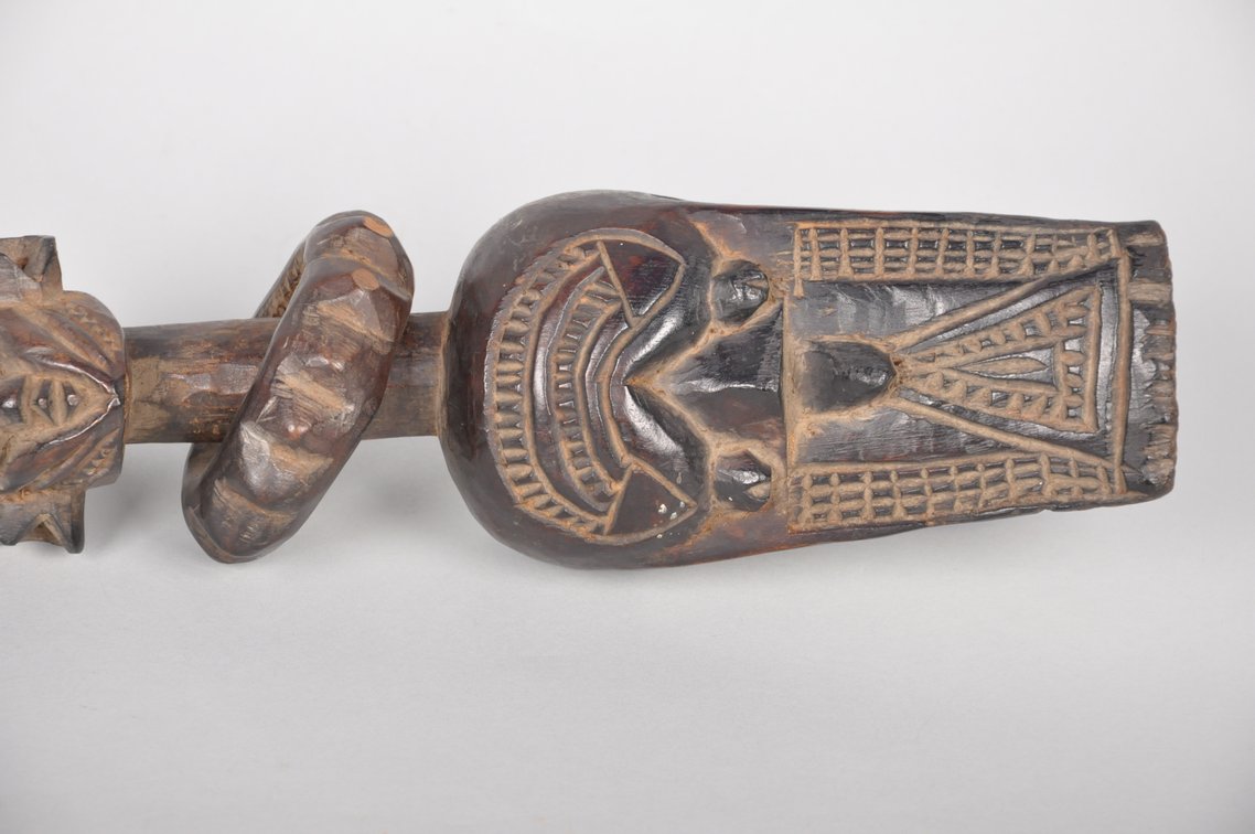 Nigerian Jukan Carved Wooden Shoulder Crest, photo 4 of 8