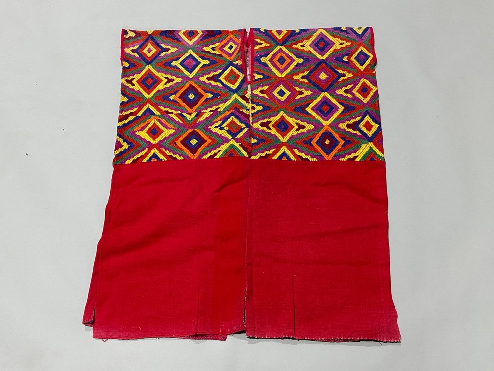 Guatemalan Huipil, photo 2 of 12