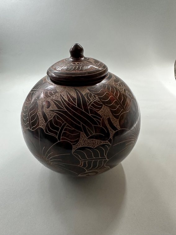Guadalupe Canda, San Juan Pottery Jar with Lid, photo 13 of 13