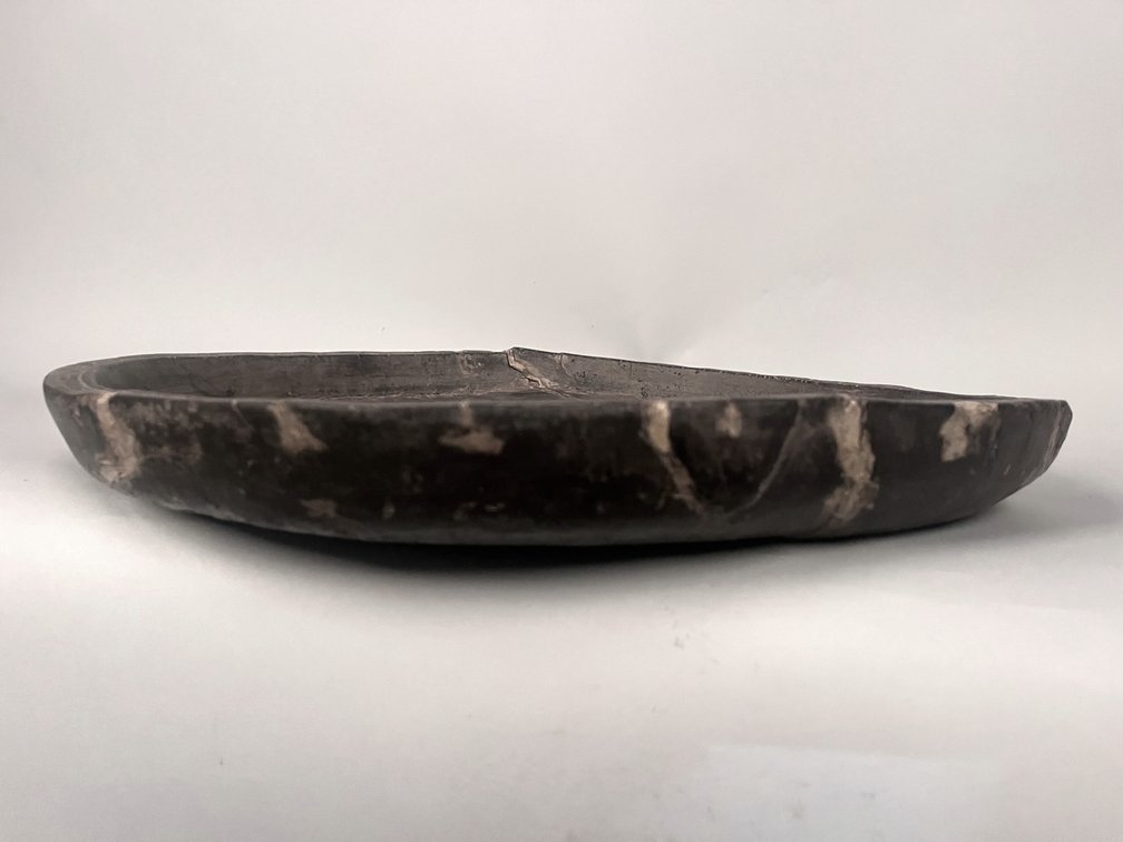 Papua New Guinea Carved Community Food Dish, photo 7 of 8