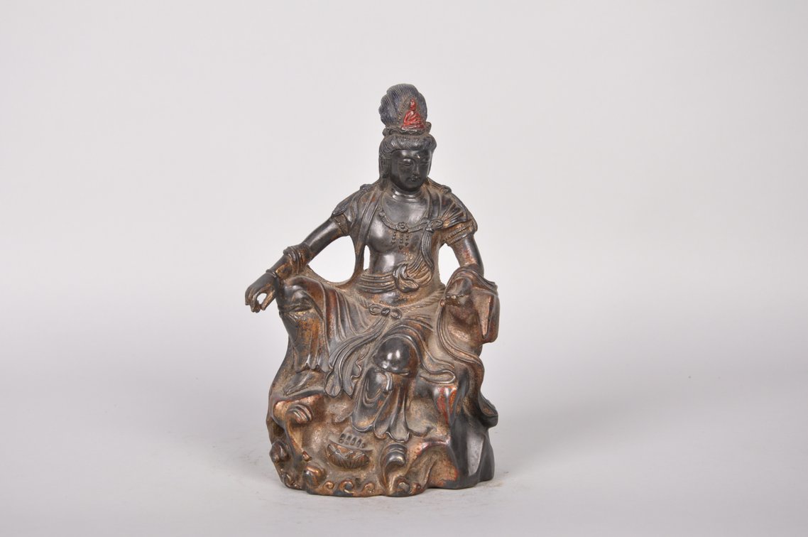 Gilt-Lacquered Bronze Guanyin, photo 2 of 9