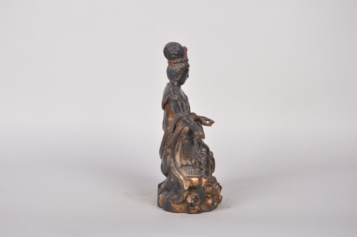 Gilt-Lacquered Bronze Guanyin, photo 5 of 9