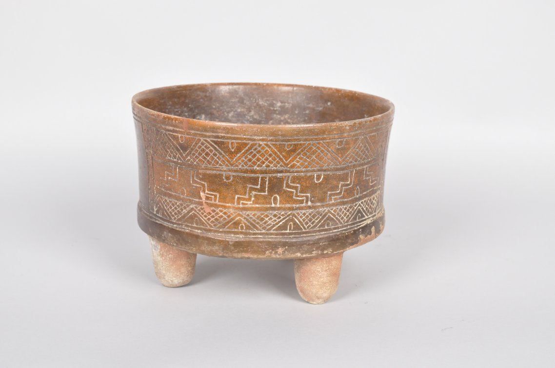 Teotihuacan Late Classic Earthenware Tripod Vessel, photo 2 of 7