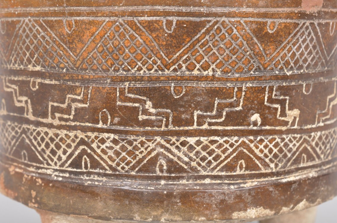 Teotihuacan Late Classic Earthenware Tripod Vessel, photo 3 of 7