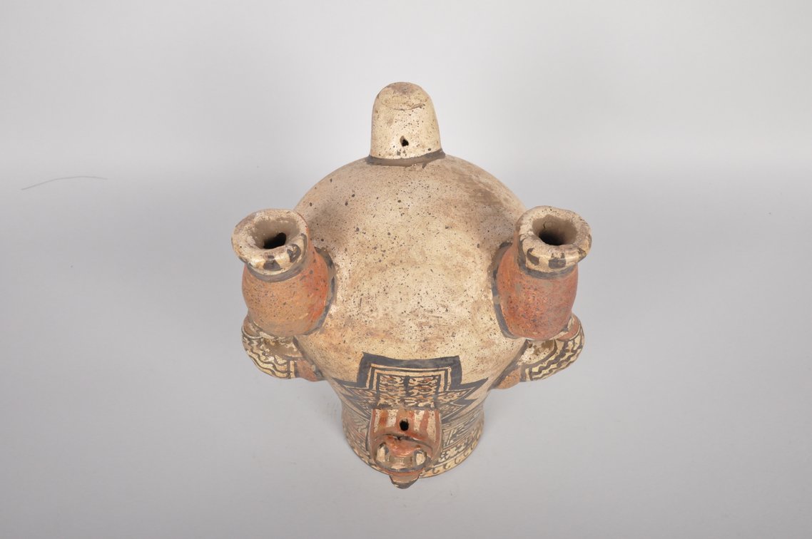 Pre Columbian Jaguar three-legged Pot from Costa Rica, photo 6 of 6
