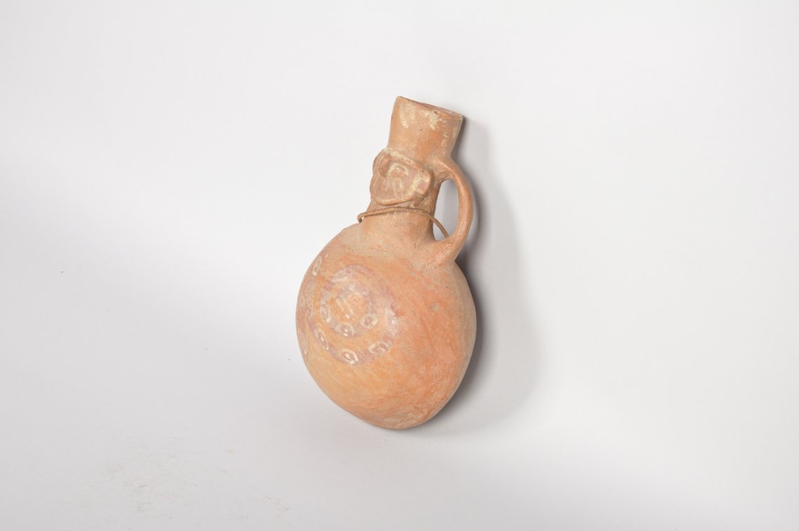 Pre Colombian Figural Clay Bottle Vessel, photo 4 of 7