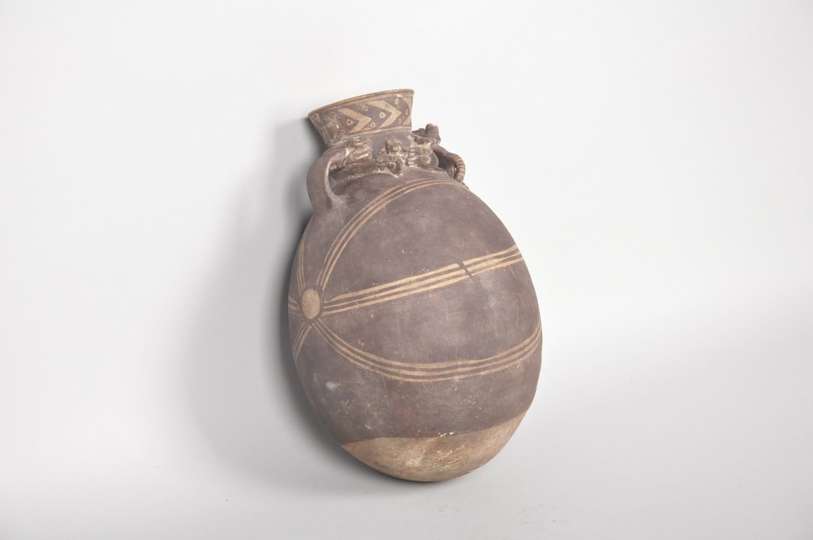 Chancay Peruvian Vessel with Jaguar and Two Cubs, photo 2 of 7