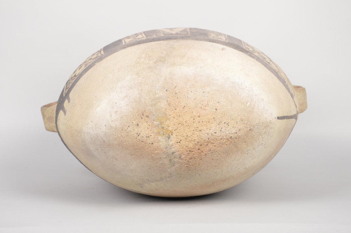 Tall Chancay Bi-Chrome Amphora Pottery Vessel, photo 6 of 6