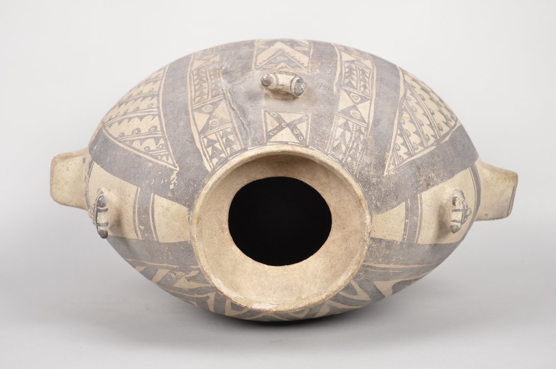 Tall Chancay Bi-Chrome Amphora Pottery Vessel, photo 5 of 6