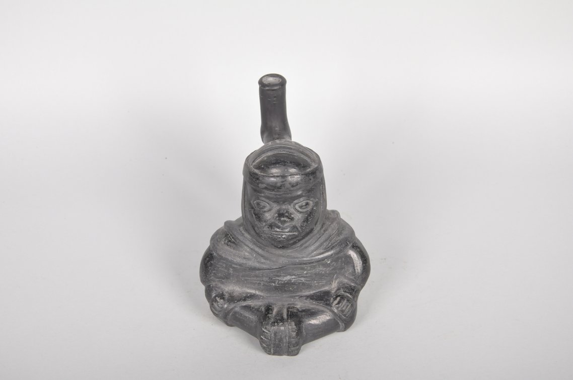 A Black Moche Stirrup Spout Figural Bottle, photo 5 of 6
