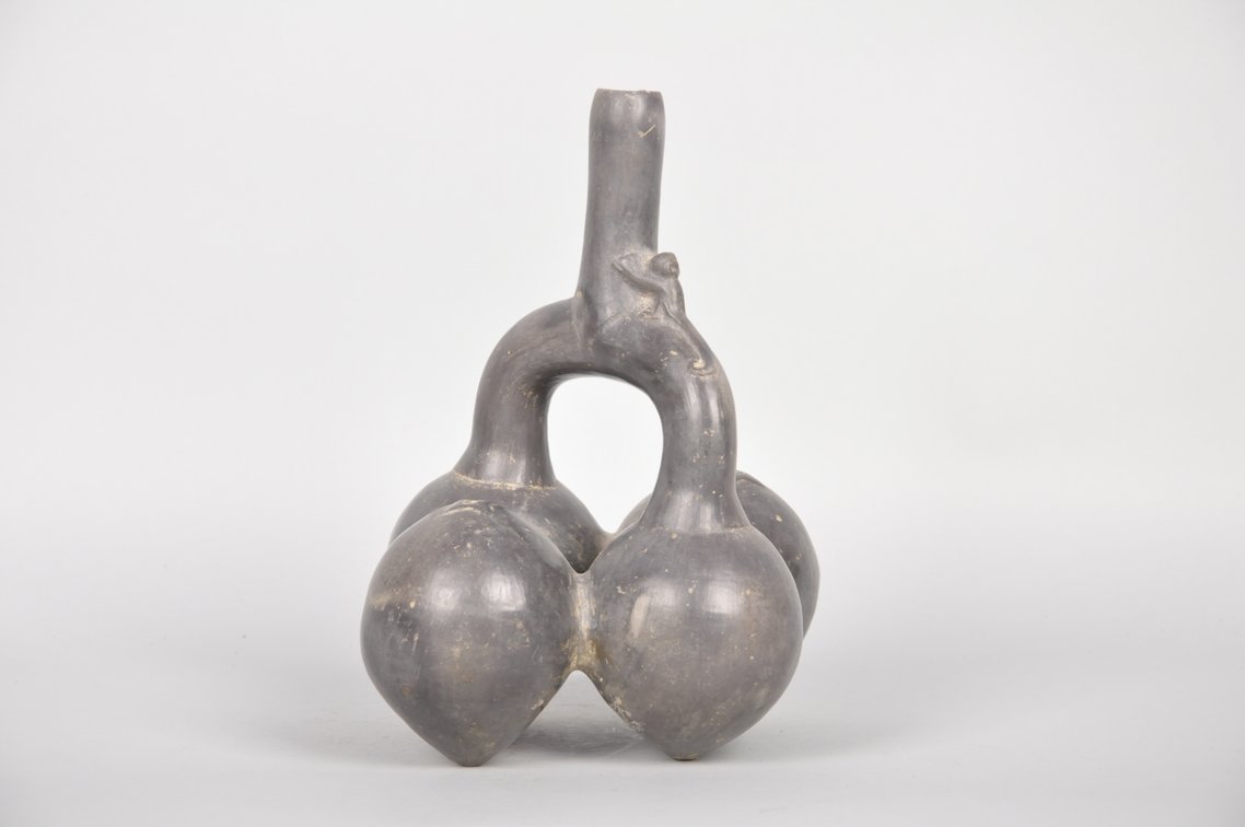 Chimu Peruvian Stirrup Spout Lucuma Fruit Vessel, photo 2 of 7