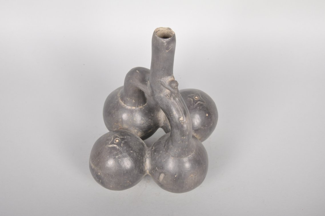 Chimu Peruvian Stirrup Spout Lucuma Fruit Vessel, photo 5 of 7
