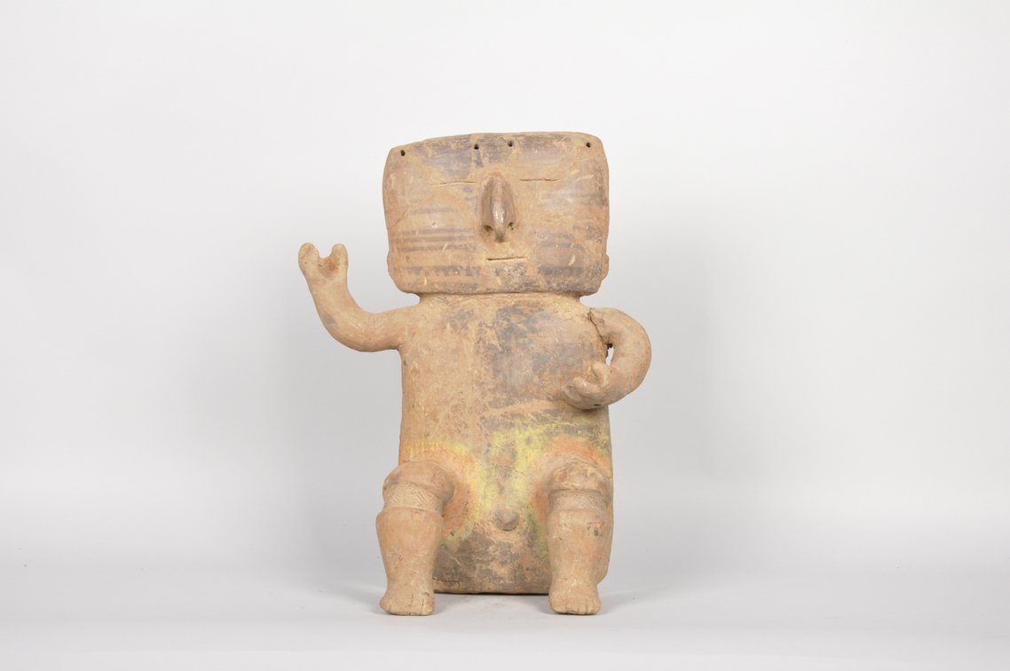 Pre-Columbian Quimbaya Retablo Slab Seated Figure, photo 2 of 8