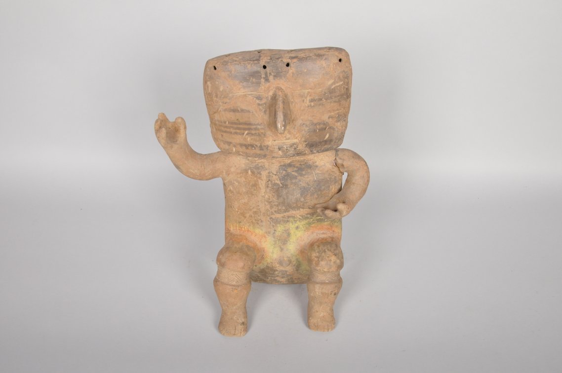 Pre-Columbian Quimbaya Retablo Slab Seated Figure, photo 4 of 8