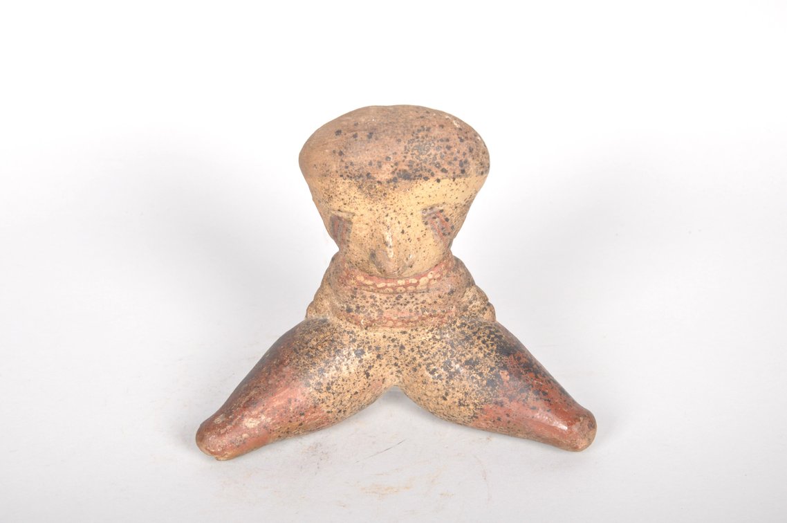 Protoclassic Period Chinesco Seated Clay Female Figure, photo 4 of 6