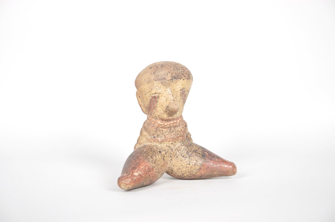 Protoclassic Period Chinesco Seated Clay Female Figure, photo 3 of 6