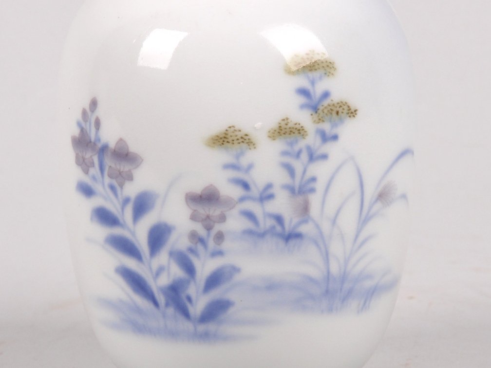 Tominaga Genroku, Floral Porcelain Vase, photo 2 of 9