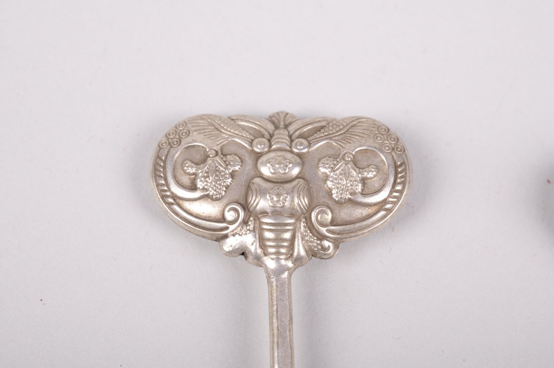 Silver Colored White Bronze Chinese Hairpins and Pendant, photo 19 of 22