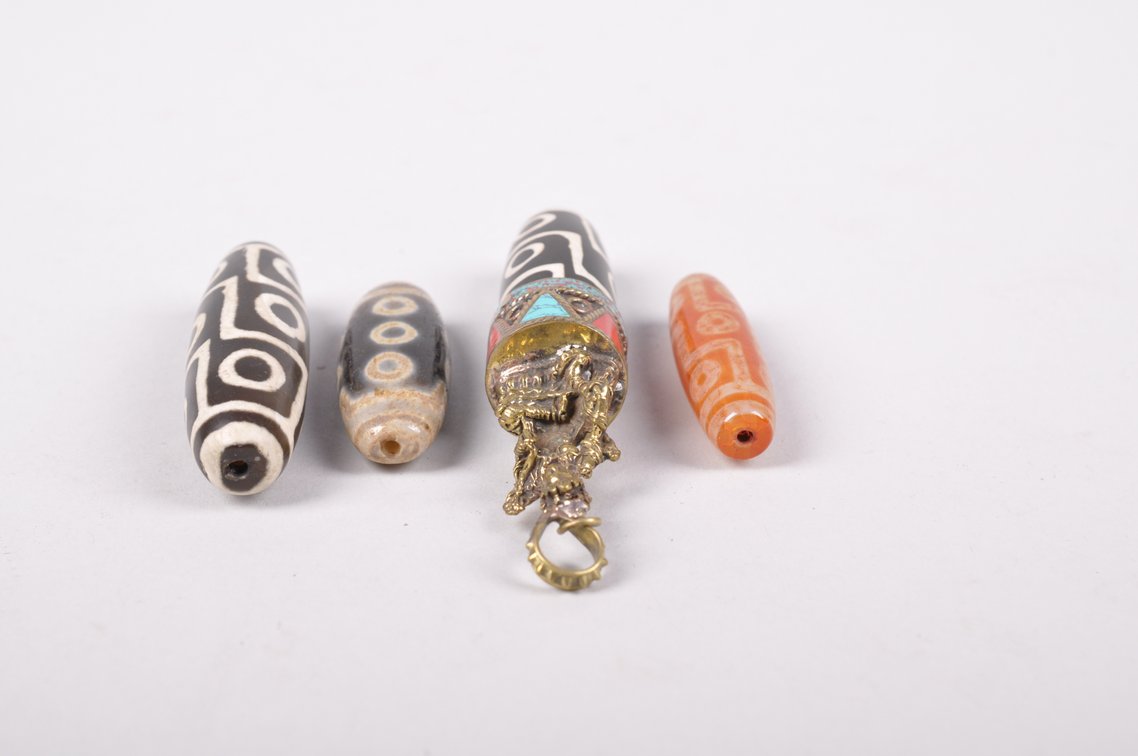 Four Chinese Tibetan Dzi Beads, photo 11 of 13