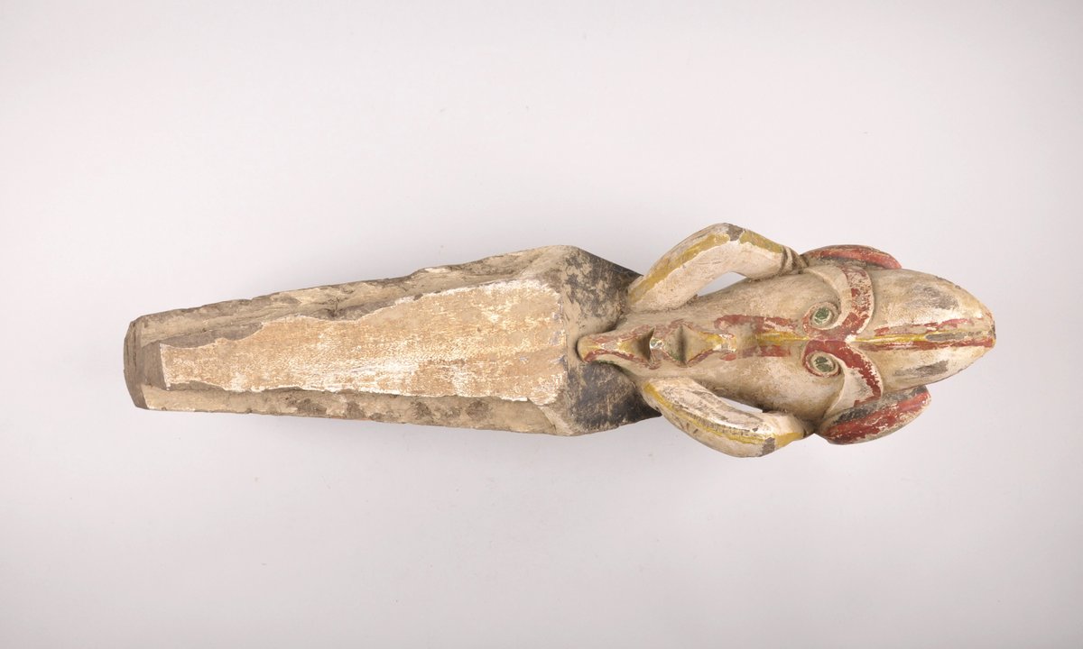 Bahau Dayak Prow Guardian Aso Carving, photo 2 of 8