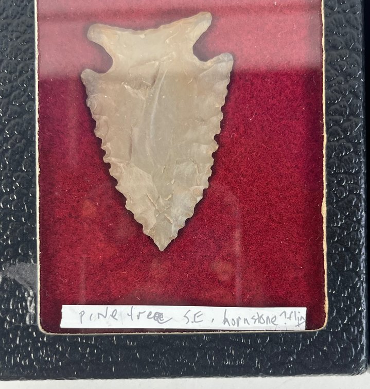 Pair Of Pine Tree Arrowheads, photo 2 of 9