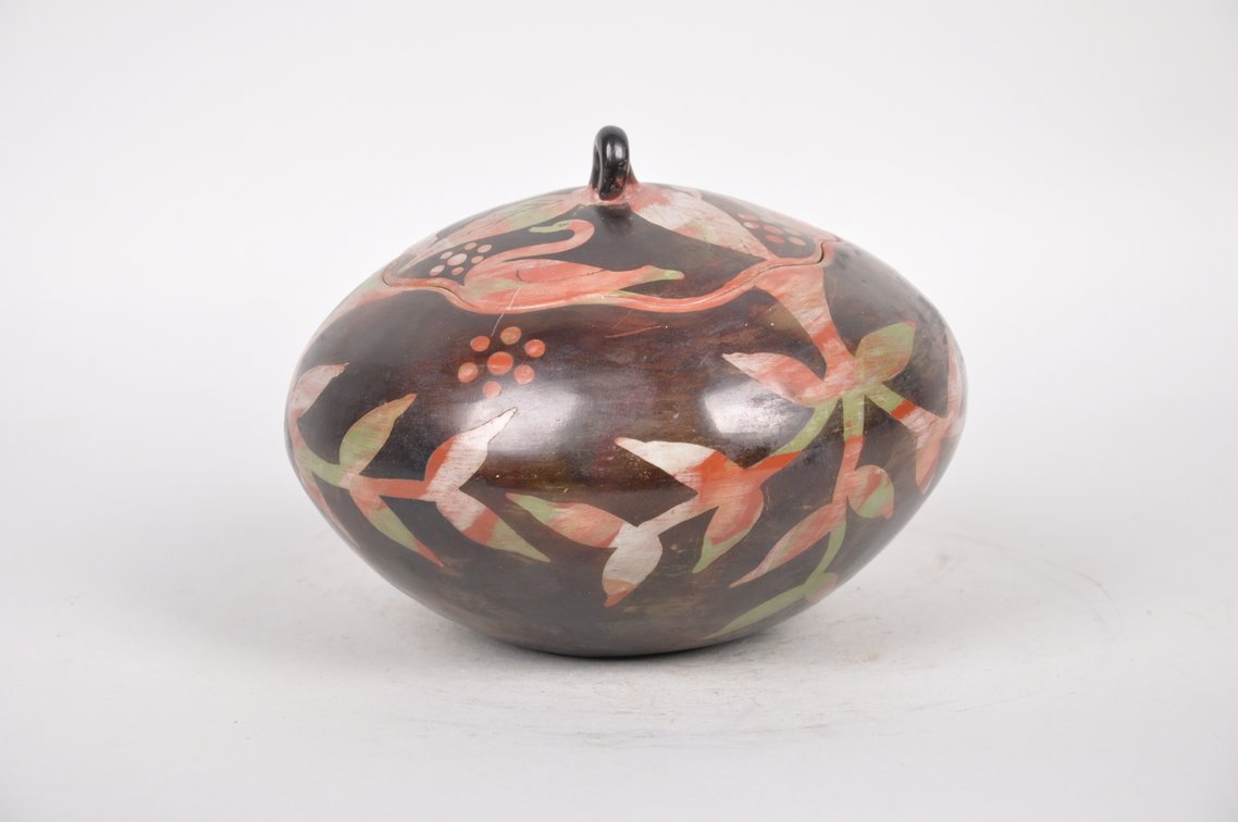 Burnished Earthenware Pottery Jar with Swan Designs, photo 5 of 9
