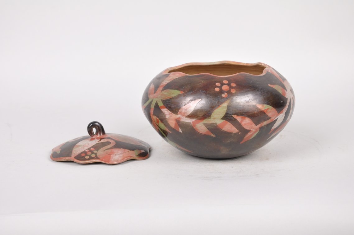 Burnished Earthenware Pottery Jar with Swan Designs, photo 6 of 9