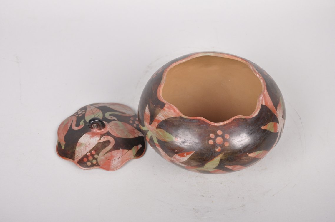 Burnished Earthenware Pottery Jar with Swan Designs, photo 7 of 9