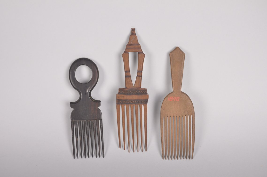 Three African Carved Wooden Combs, photo 3 of 8