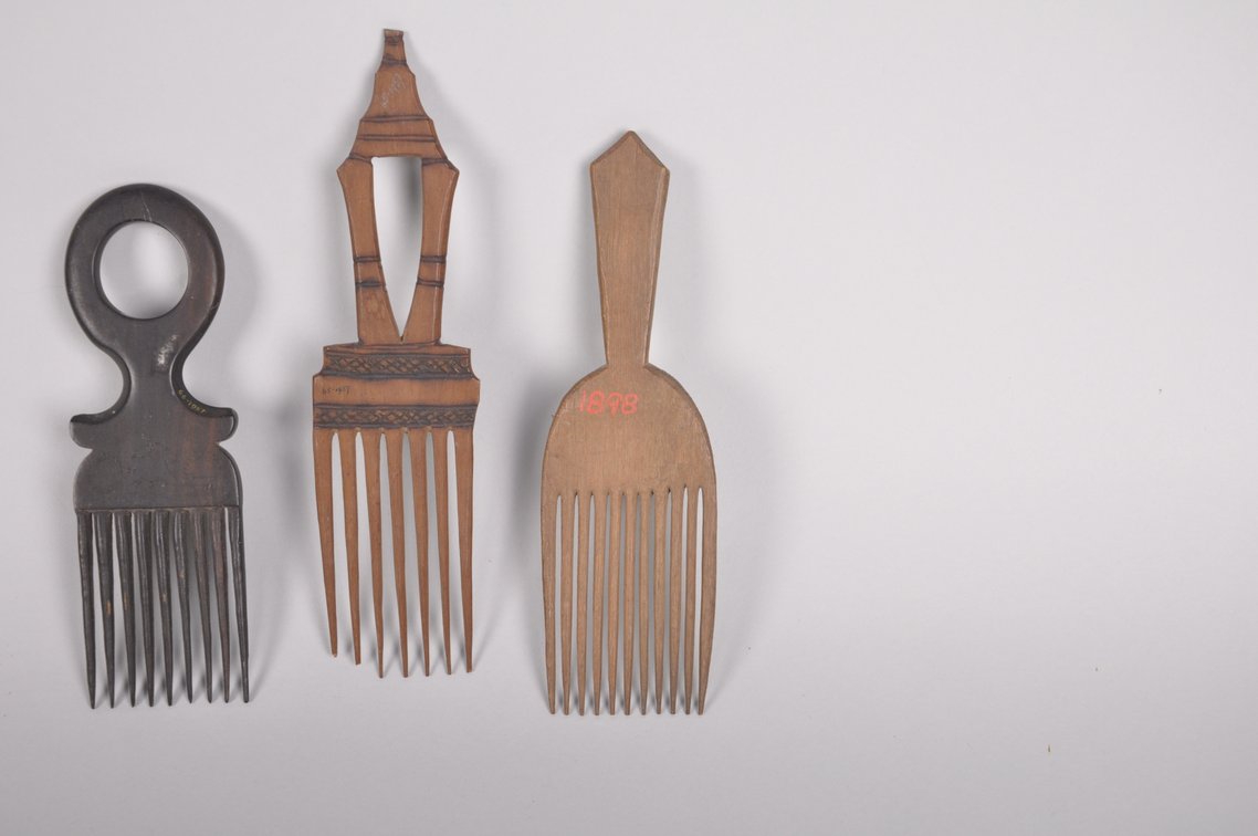 Three African Carved Wooden Combs, photo 4 of 8