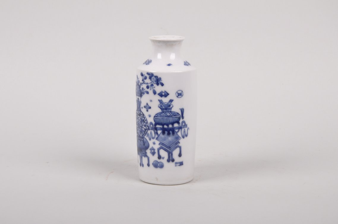 Blue and White Porcelain Vase, photo 4 of 7