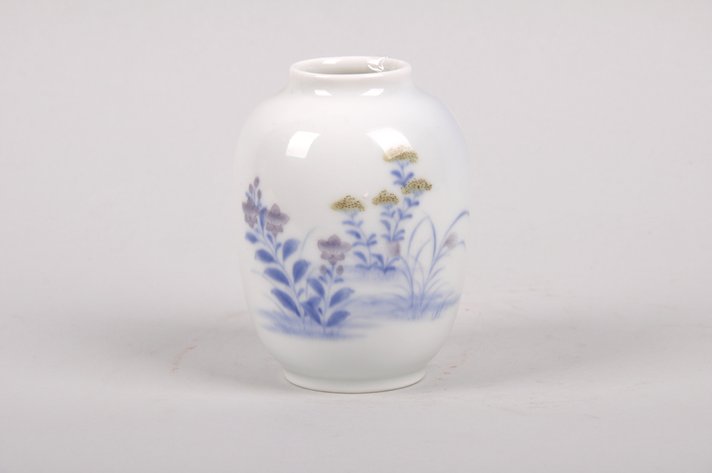 Tominaga Genroku, Floral Porcelain Vase